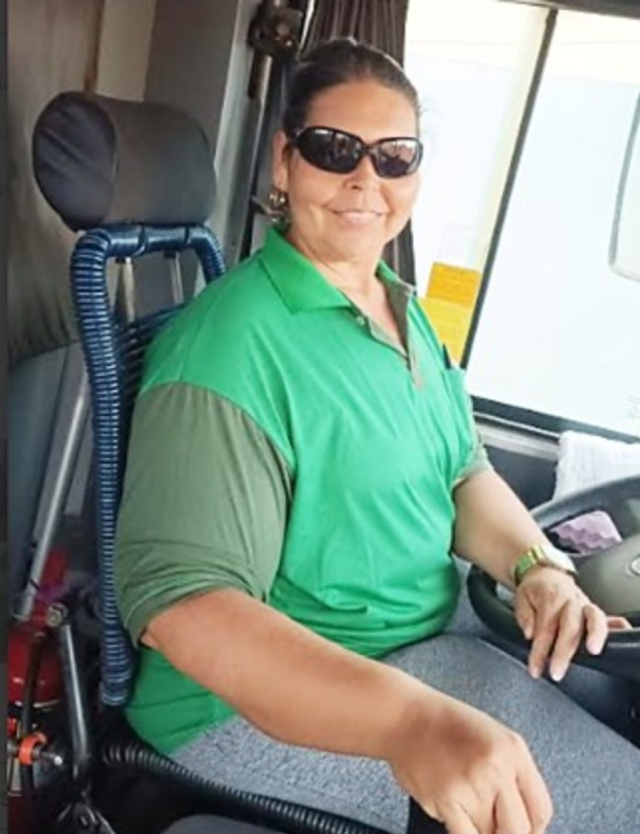 Motorista de ônibus que lida com preconceito já venceu câncer