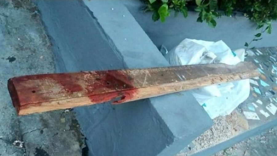 Homem invade casa e espanca morador com pedaço de madeira