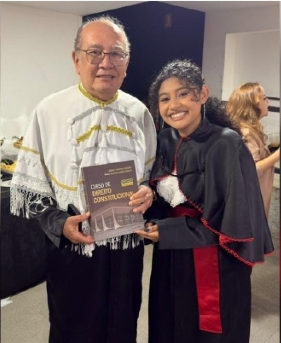 Filha de garçom do STF se forma em Direito no IDP graças a bolsa intermediada por Gilmar Mendes