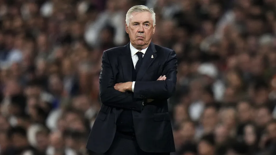Convocado em março, Alex Sandro elogia Ancelotti: 'Treinador que faz grupo'
